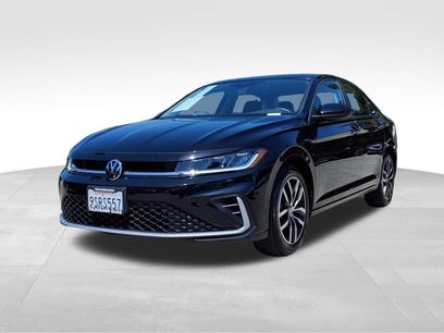 Certified 2025 Volkswagen Jetta SE w/ Sunroof Package