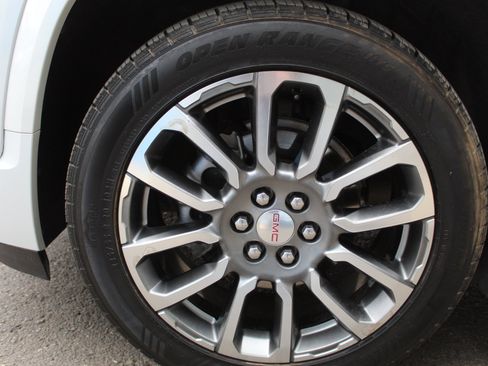 Certified 2023 GMC Acadia Denali w/ Denali Ultimate Package AWD/4WD image 6