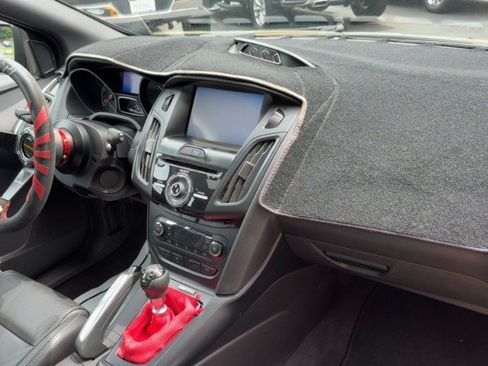 Used 2013 Ford Focus ST FWD image 17