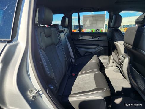 New 2025 Jeep Grand Cherokee Altitude image 45