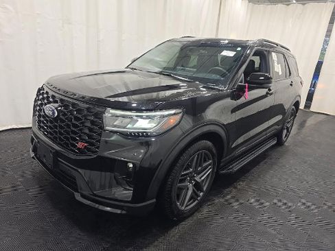Used 2025 Ford Explorer ST AWD/4WD image 3