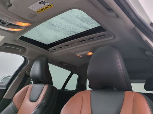 Used 2017 Volvo V60 T5 Cross Country w/ Convenience Package image 19