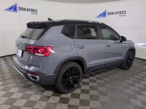 Used 2024 Volkswagen Taos SE w/ Panoramic Sunroof Package AWD/4WD image 8