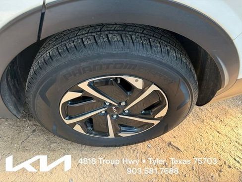 Used 2023 Kia Sportage LX AWD/4WD image 6