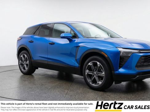 Used 2025 Chevrolet Blazer LT FWD image 1