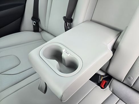 New 2026 Hyundai Elantra Limited image 30