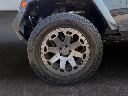 Used 2017 Jeep Wrangler Unlimited Sahara AWD/4WD image 9