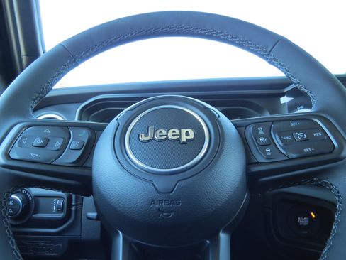 New 2025 Jeep Gladiator Sport image 18