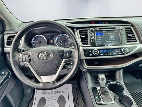 Used 2017 Toyota Highlander Plus AWD/4WD image 16