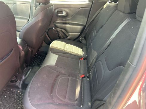 Used 2017 Jeep Renegade Altitude FWD image 5