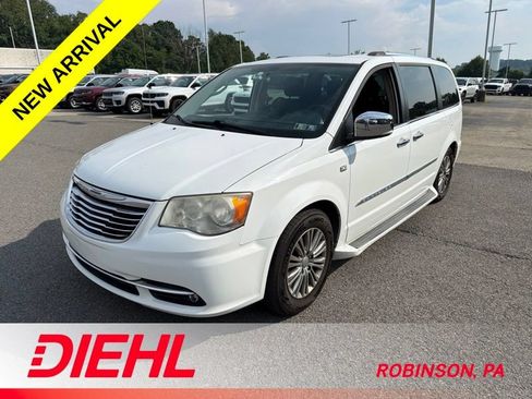 Used 2014 Chrysler Town & Country Touring-L FWD image 1