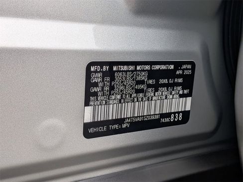 New 2025 Mitsubishi Outlander SE image 32