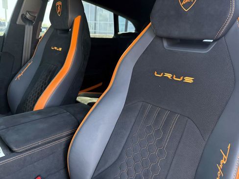 Used 2023 Lamborghini Urus Performante AWD/4WD image 22