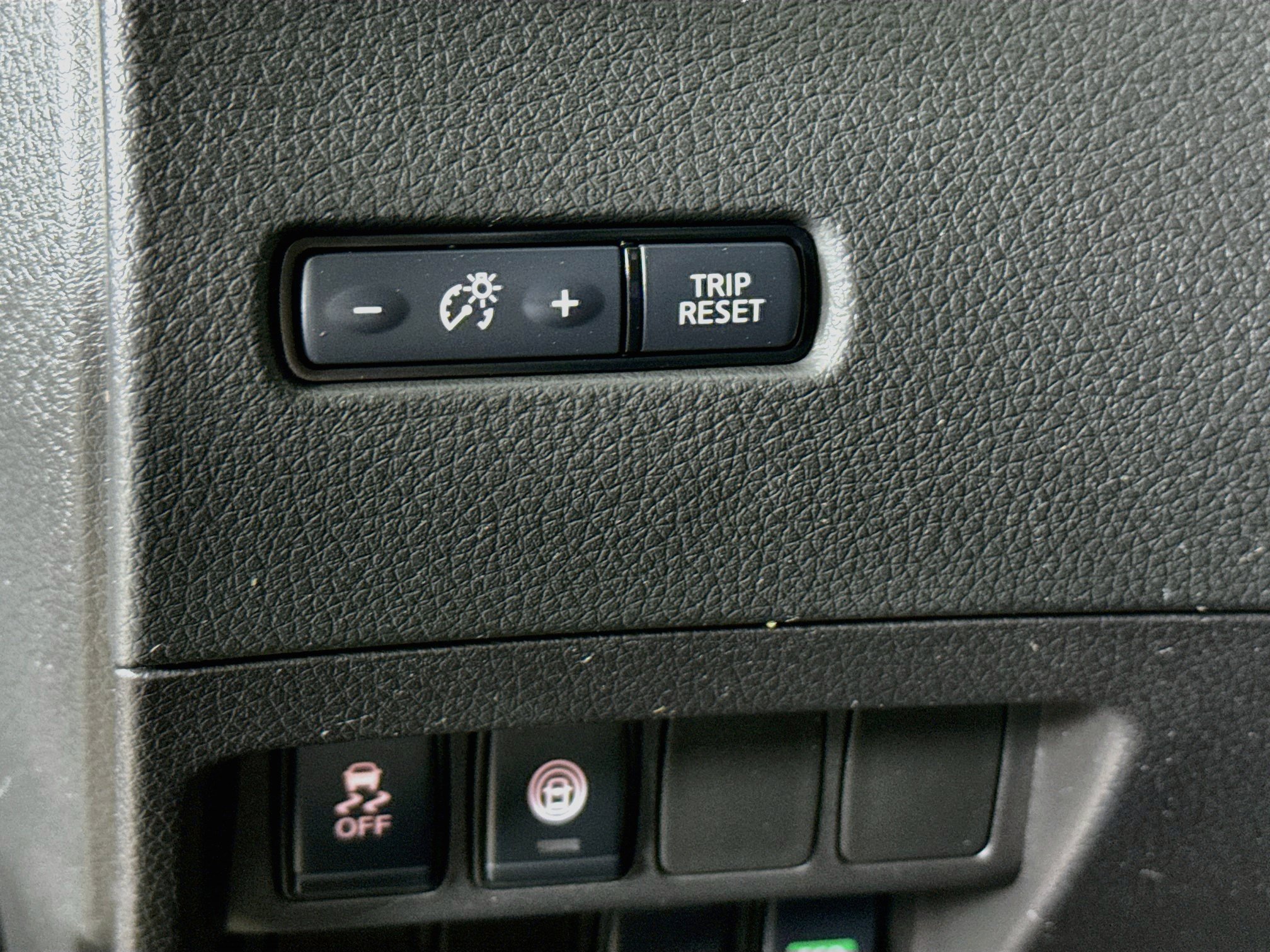 Used 2020 Nissan Rogue Sport S FWD image 9