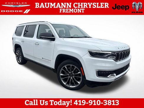 Used 2024 Jeep Wagoneer Series III w/ Premium Group I AWD/4WD image 1