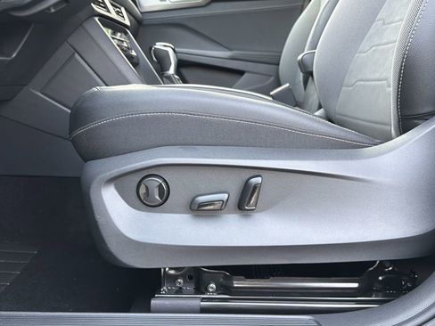 New 2026 Volkswagen Taos SE FWD image 21
