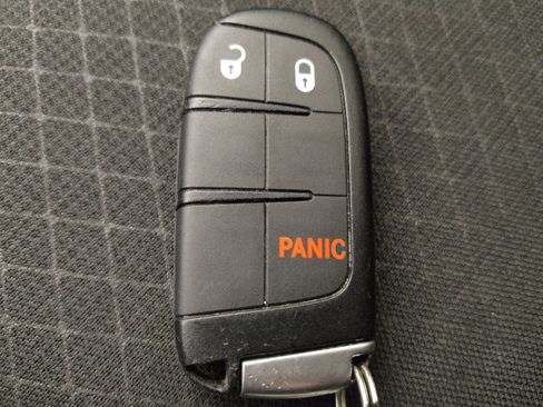 Used 2021 Jeep Grand Cherokee Laredo AWD/4WD image 32
