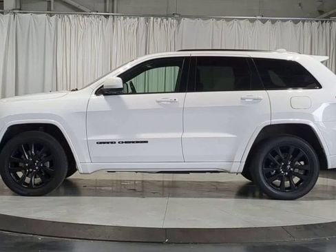 Used 2019 Jeep Grand Cherokee Altitude AWD/4WD image 6