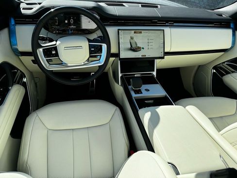 New 2025 Land Rover Range Rover SE image 17