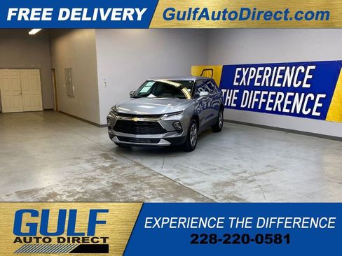 Used 2025 Chevrolet Blazer LT FWD image 4
