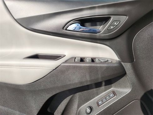 Used 2020 Chevrolet Equinox Premier image 17