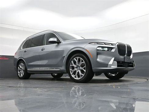 Used 2024 BMW X7 xDrive40i image 23