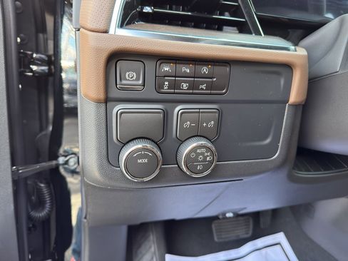 New 2026 Chevrolet Suburban High Country image 12