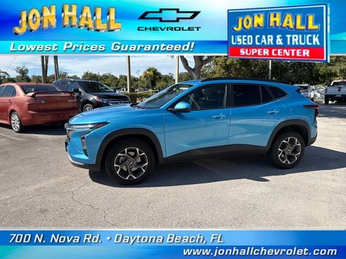 Used 2025 Chevrolet Trax LT w/ Driver Confidence Package FWD image 3