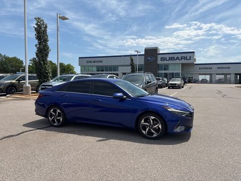Used 2022 Hyundai Elantra Limited FWD image 1