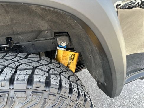 Used 2025 Chevrolet Colorado ZR2 w/ Technology Package image 9