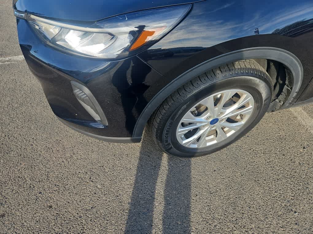 Certified 2023 Ford Escape Active w/ Cold Weather Package FWD image 3