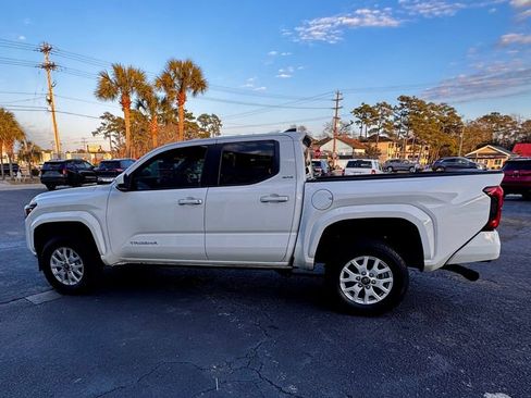 Used 2024 Toyota Tacoma SR5 AWD/4WD image 7