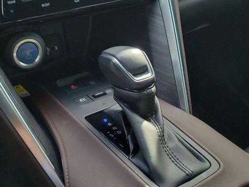 Used 2022 Toyota Venza Limited image 34