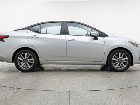 Used 2025 Nissan Versa SV FWD image 11