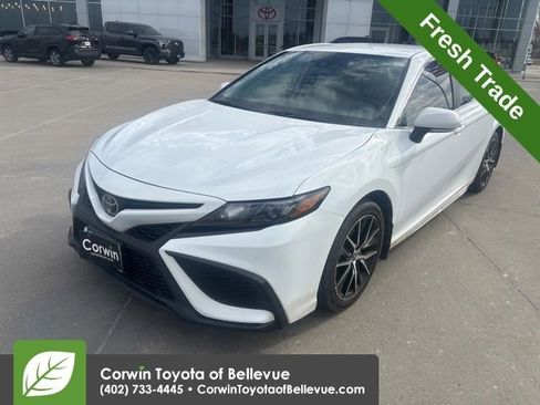 Used 2023 Toyota Camry SE image 8