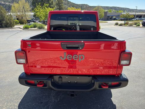 Certified 2020 Jeep Gladiator Rubicon AWD/4WD image 6