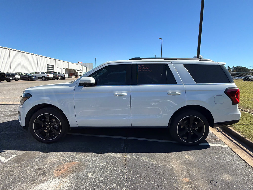 Used 2023 Ford Expedition Limited RWD image 3