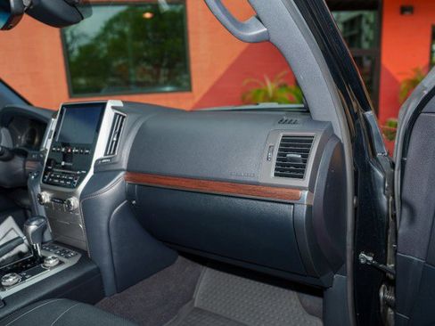 Used 2020 Toyota Land Cruiser Heritage Edition image 23