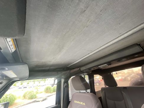 Used 2015 Jeep Wrangler Unlimited Sahara w/ Connectivity Group AWD/4WD image 28