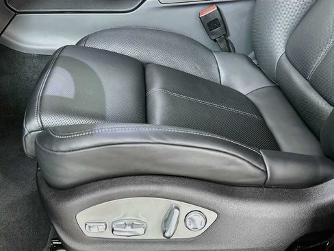 Certified 2026 Porsche Macan AWD/4WD image 12