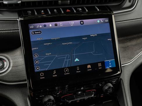 Used 2023 Jeep Grand Cherokee L Limited image 6