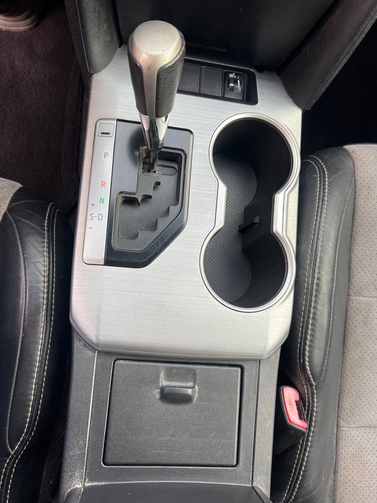 Used 2012 Toyota Camry SE w/ Leather Pkg FWD image 34