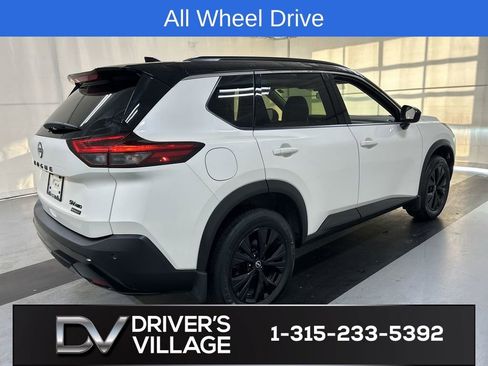 Used 2023 Nissan Rogue SV w/ SV Premium B Package image 2