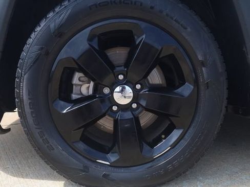 Used 2020 Jeep Compass Latitude FWD image 8