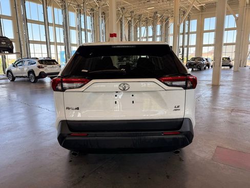 Used 2022 Toyota RAV4 LE AWD/4WD image 4