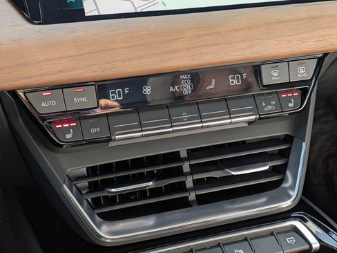 Used 2023 Audi e-tron GT Premium Plus image 60