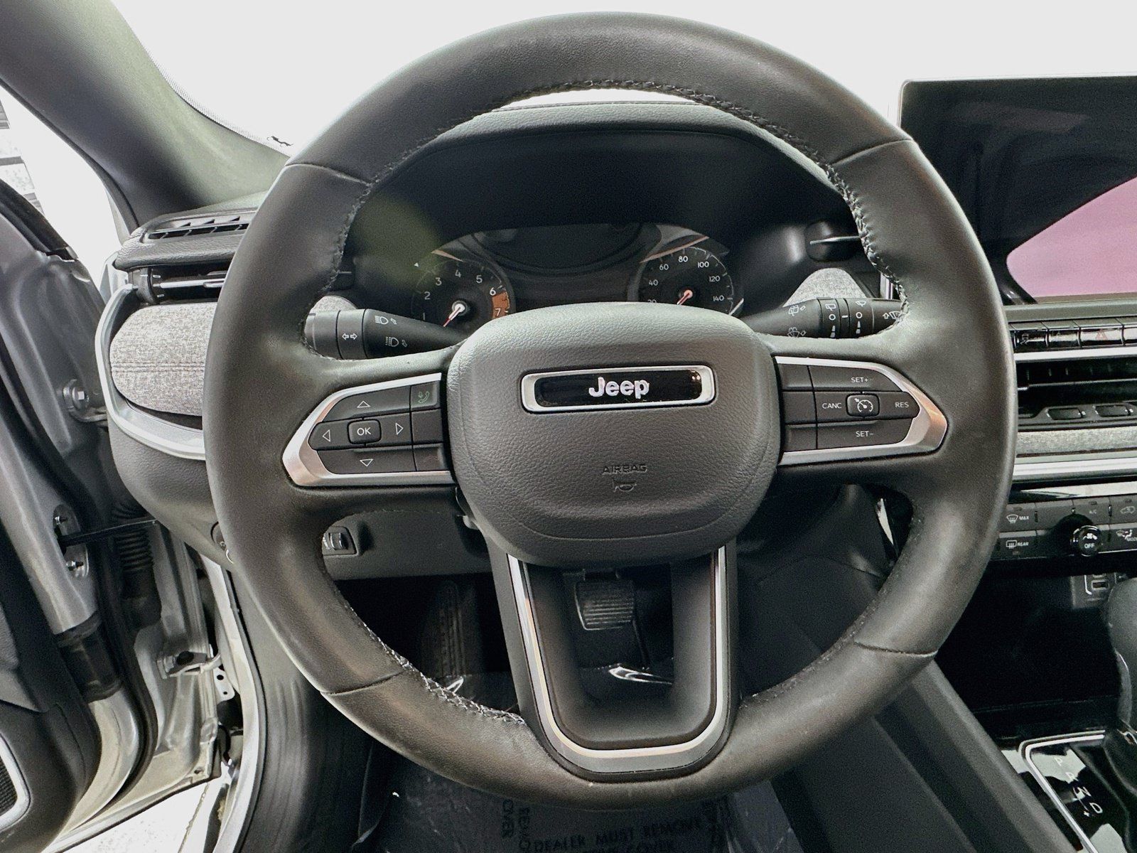 Used 2024 Jeep Compass Latitude AWD/4WD image 11