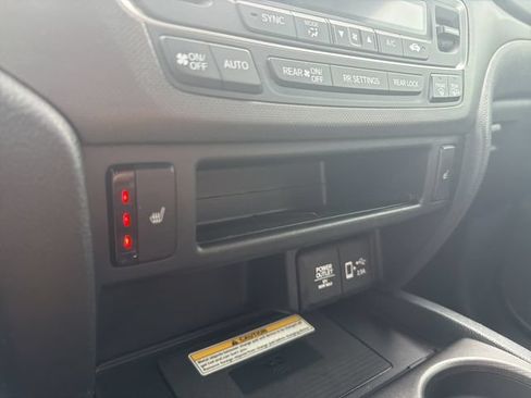 Used 2022 Honda Pilot TrailSport image 35