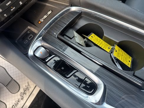 Used 2024 Buick Enclave Premium image 25