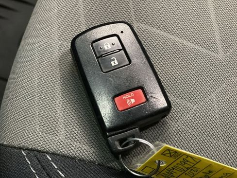 Used 2021 Toyota Tacoma TRD Off-Road image 28